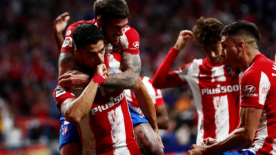 Suárez y el Atlético hundieron más al Barcelona