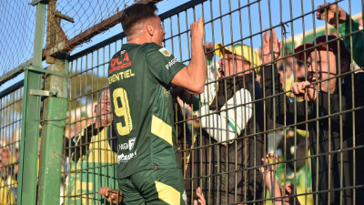Defensa goleó a Talleres y festeja River