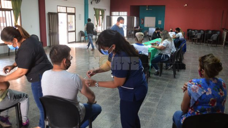 COVID-19: Continúa la vacunación en postas fijas y móviles