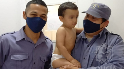Policías héroes: salvaron a un bebé que convulsionó con maniobras de RCP