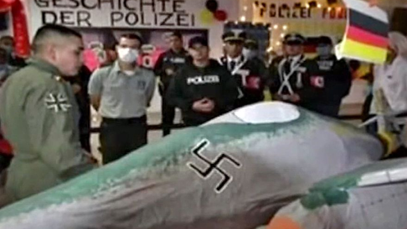 Una escuela de policía usó símbolos nazis y hasta un Hitler en una "actividad pedagógica"