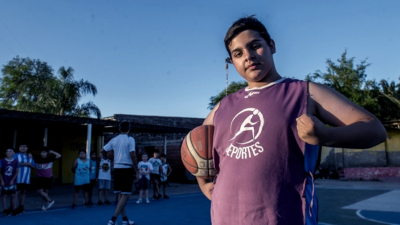 Un niño autista llevó a la victoria a su equipo de básquet en Santiago del Estero