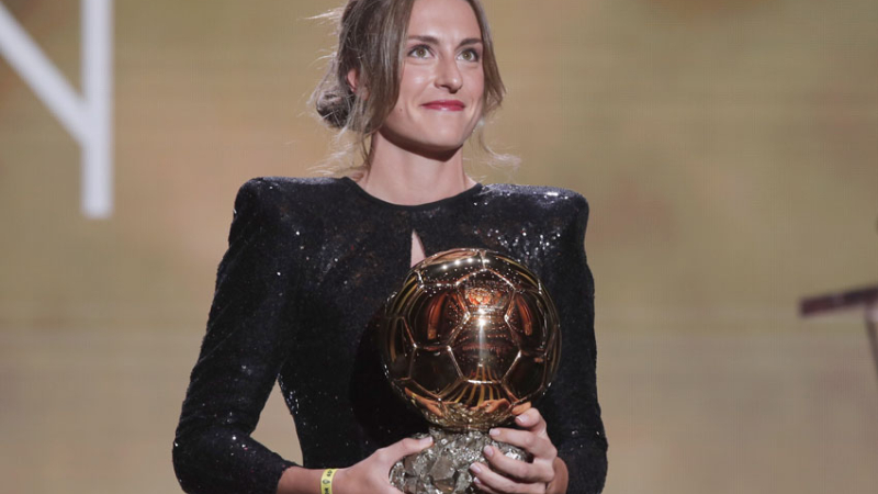 El Balón de Oro femenino fue para la delantera del Barcelona Alexia Putellas