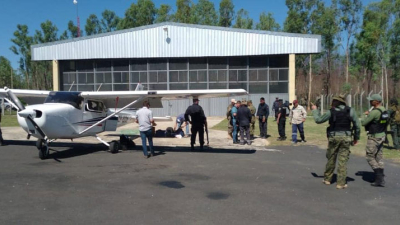 Frustran cinematográfico robo a un avión en el interior de Paraguay: muere un oficial policial