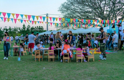 Música en vivo, gastronomía y postas de DNI en el Festival de la Democracia