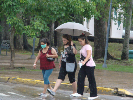 lluvia chicas.JPG