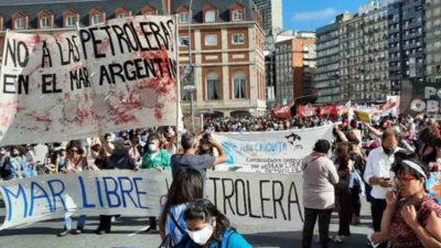 Atlanticazo: la costa bonaerense se movilizó contra las petroleras en el Mar Argentino