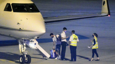 Messi dio negativo y partió a Francia en avión privado