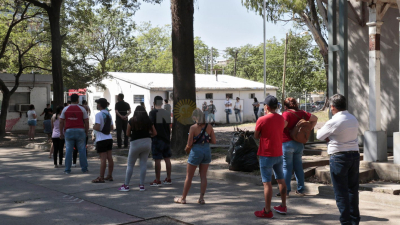 La gente va en avalancha a testearse: aumenta el maltrato al personal de Salud