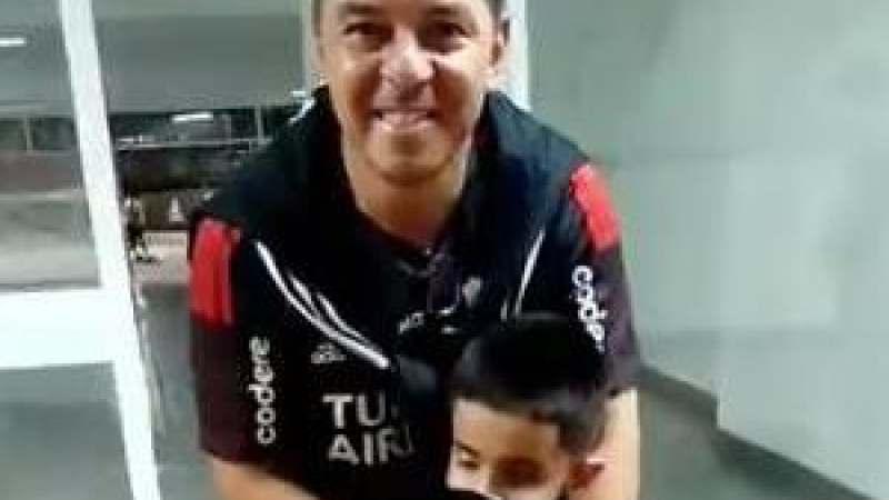 La emoción de un niño chaqueño al conocer al "Muñeco" Gallardo