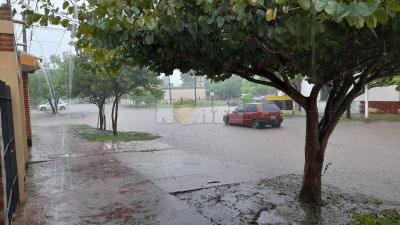 Sáenz Peña con calles anegadas y viviendas con ingreso de agua