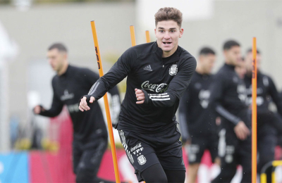 La "joya" Julián Álvarez integrará el ataque con La Pulga y Fideo