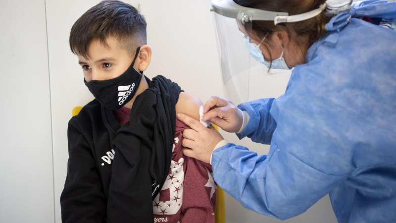 Comenzó la inmunización de los niños y niñas de 6 a 24 meses