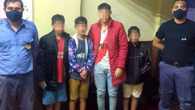 Heroico rescate de 4 hermanos atrapados entre techos y cables caídos en Barranqueras