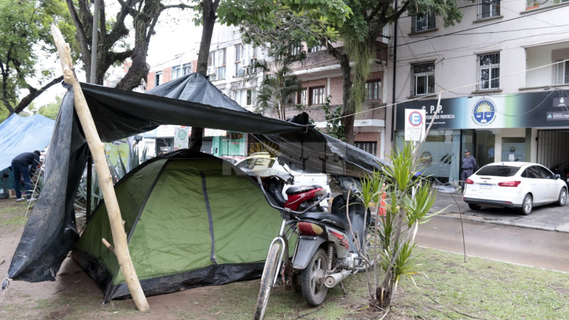 Penitenciarios cesanteados piden volver a trabajar