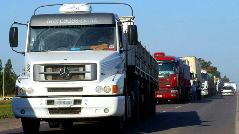 Denuncian "aprietes" del Sindicato de Camioneros