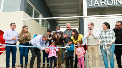 El gobernador inauguró varias obras en Castelli, Miraflores y Villa Río Bermejito