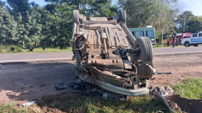 Vuelco en Plaza: chocaron un camión y un auto sobre la Ruta 16