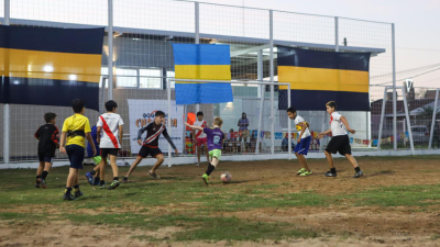 Capitanich inauguró una cancha de fútbol en Puerto Tirol