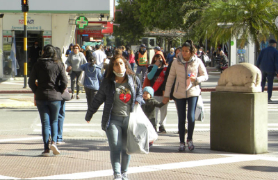Covid-19: intensifican la vigilancia ante la detección de nuevos linajes de Ómicron