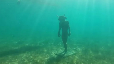 Neuquén: encontraron un minotauro en el fondo de un lago