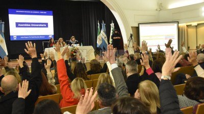 Omar Larroza fue electo como nuevo rector de la UNNE