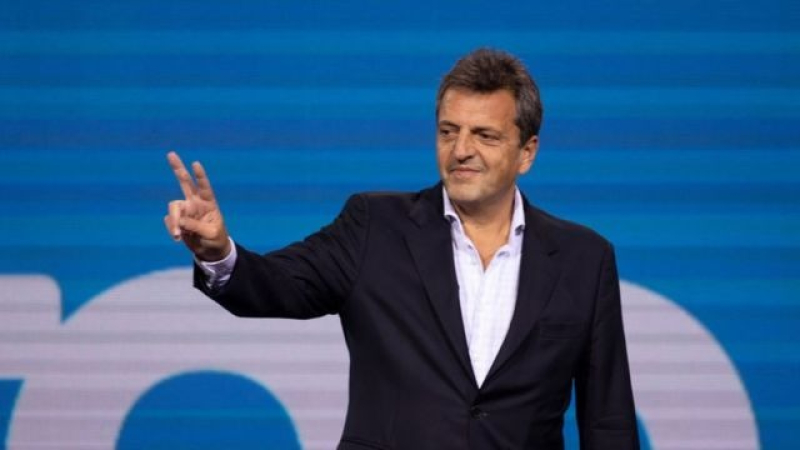Massa: "La política no necesita salvadores, sino servidores"