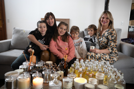 Diana y Tamara con sus hijos.jpg