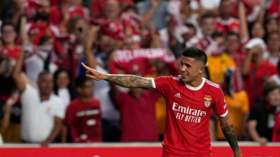 Golazo de Enzo Fernández en su debut en Champions con el Benfica