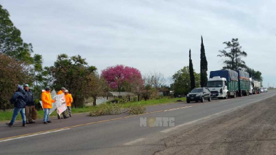 Piquetes en Villa Ocampo por deudas laborales de constructora chaqueña