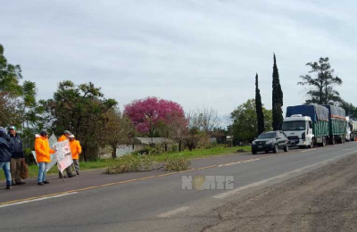 Piquetes en Villa Ocampo por deudas laborales de constructora chaqueña
