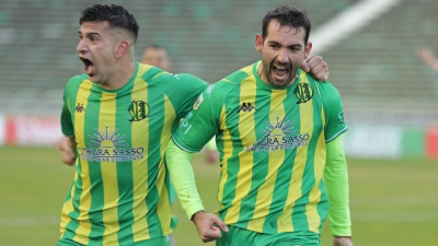 En un partido frenético el Tiburón ganó 3-2 a Vélez a estadio cerrado