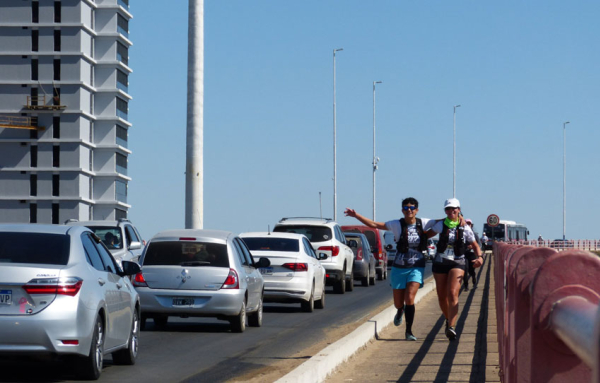 Bajando el puente. La llegada está a la vuelta.