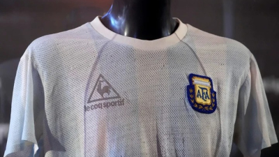 Matthäus donó la camiseta que usó Maradona en la final de México 86