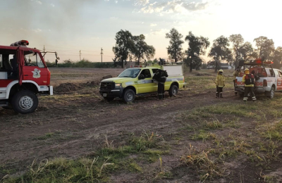 Bomberos realizan más de 10 salidas diarias para sofocar incendios en el centro chaqueño