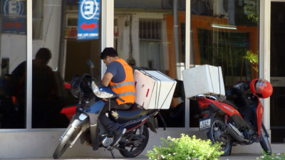 Investigarán las condiciones laborales de repartidores en moto del Gran Resistencia