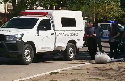 Motociclista perece tras chocar contra un contenedor de basura en una calle del Güiraldes