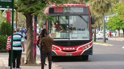 Colectivos urbanos: intervino la provincia en el conflicto y este martes se restablecerá el servicio