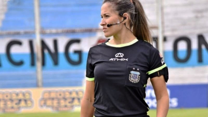 Mariana Duré, la primera árbitra chaqueña en la LPF