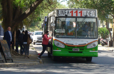 Subsidios al transporte: el AMBA recibe $4.897 por habitante y Chaco sólo $587