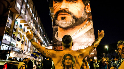 Emotivo cumpleaños de Maradona en Nápoles