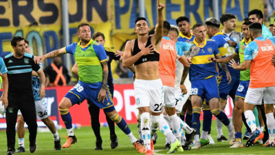 En un final lleno de incidentes, Racing venció a Boca y se quedó con el Trofeo de Campeones