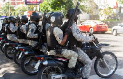 Suspenden a dos policías por denuncia de abuso sexual