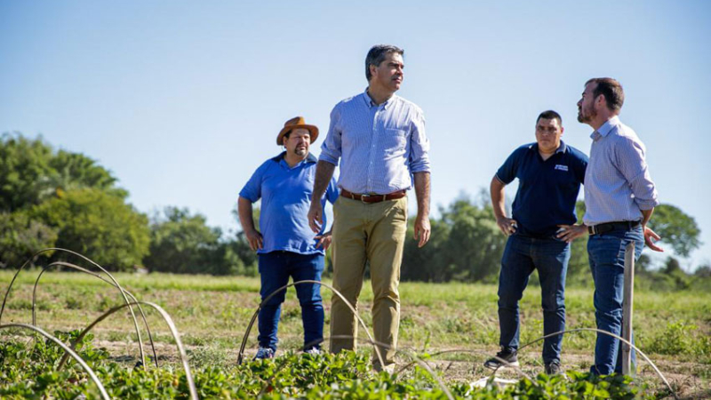 Apoyo de Capitanich a proyectos productivos y obras escolares