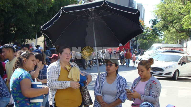 Movimientos sociales y políticos realizan una vigilia en apoyo a Cristina