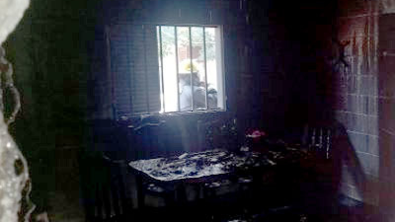 Las luces navideñas provocaron el incendio en una casa del barrio España: la dueña se salvó de milagro