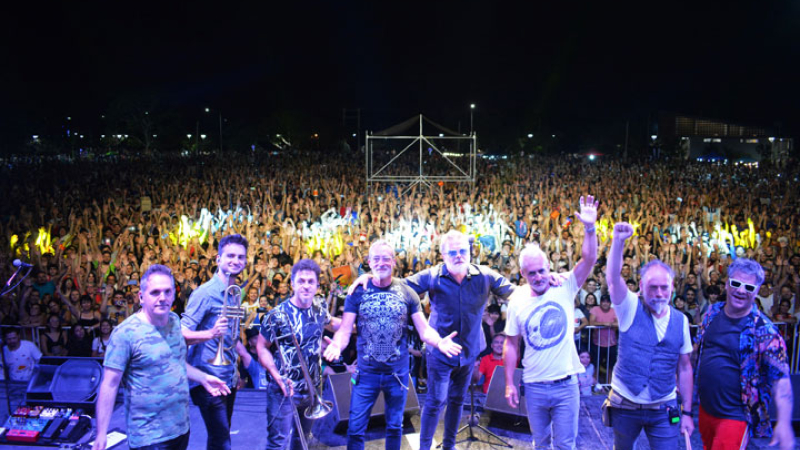 Una multitud disfrutó con Los Pericos en el Parque de la Democracia