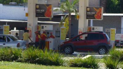 Naftas: rige la suba de enero y la súper quedó a tiro de $200 el litro