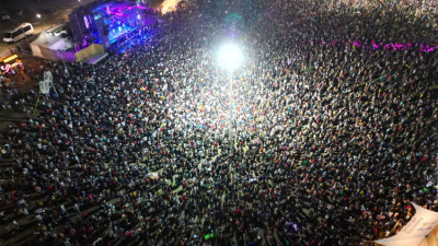 Miles de vecinos disfrutaron con Banda XXI y artistas locales