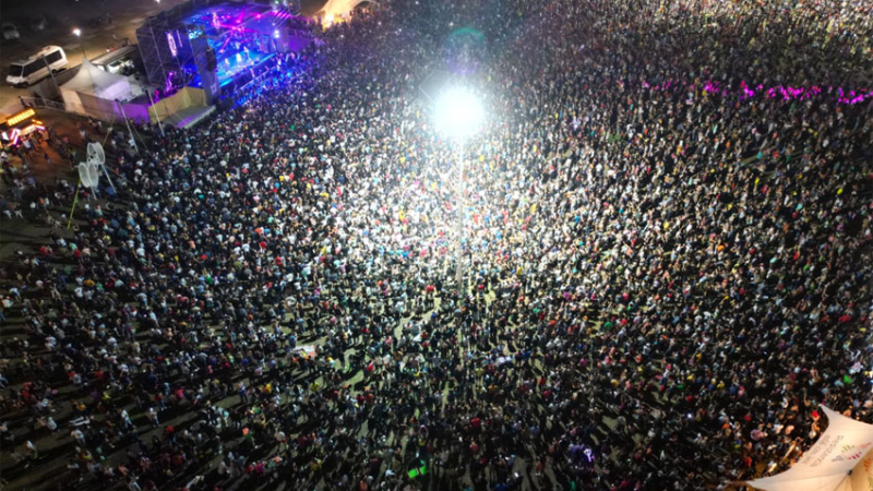 Miles de vecinos disfrutaron con Banda XXI y artistas locales